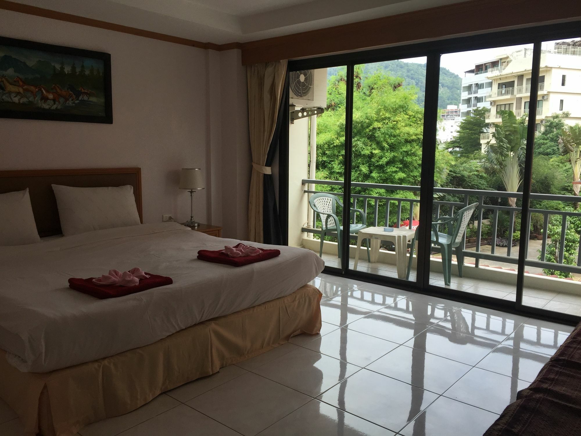 Total-Inn Patong Экстерьер фото